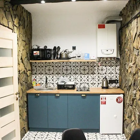 Апартаменти затишна в центрі з власним двориком