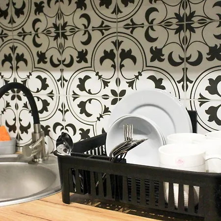 затишна в центрі з власним двориком شقة *