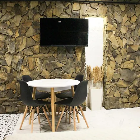 شقة затишна в центрі з власним двориком *