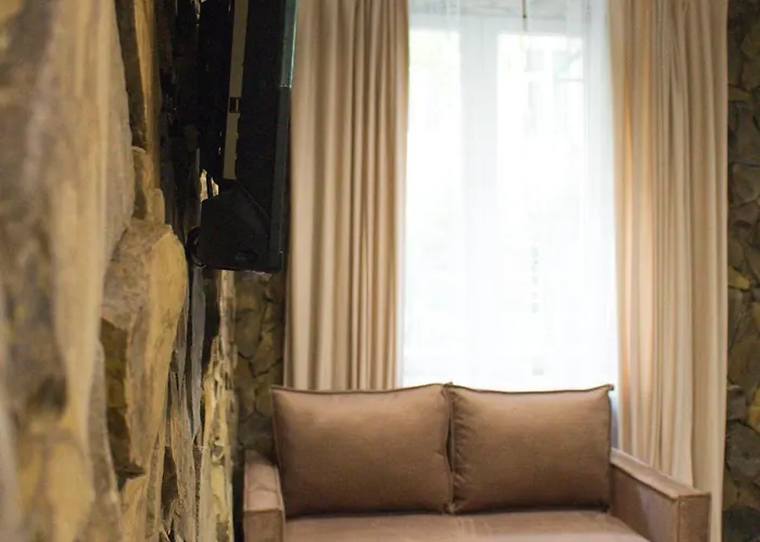 затишна в центрі з власним двориком إلفيف